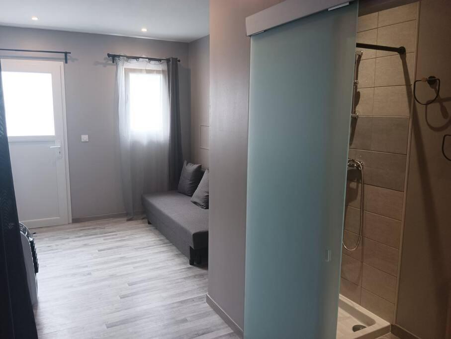 Chambre & Sdb Privee Avec Piscine En Bord De Via Rhona Sarras Eksteriør bilde